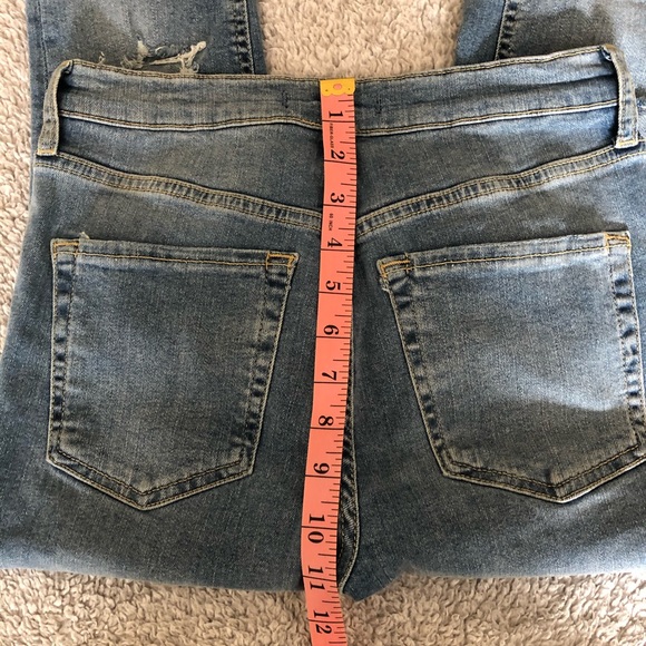 FREE PEOPLE DISTRESSED JEANS SIZE 26 - Picture 5 of 7